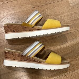 NWT Remonte Soft Women's Yellow Sandals